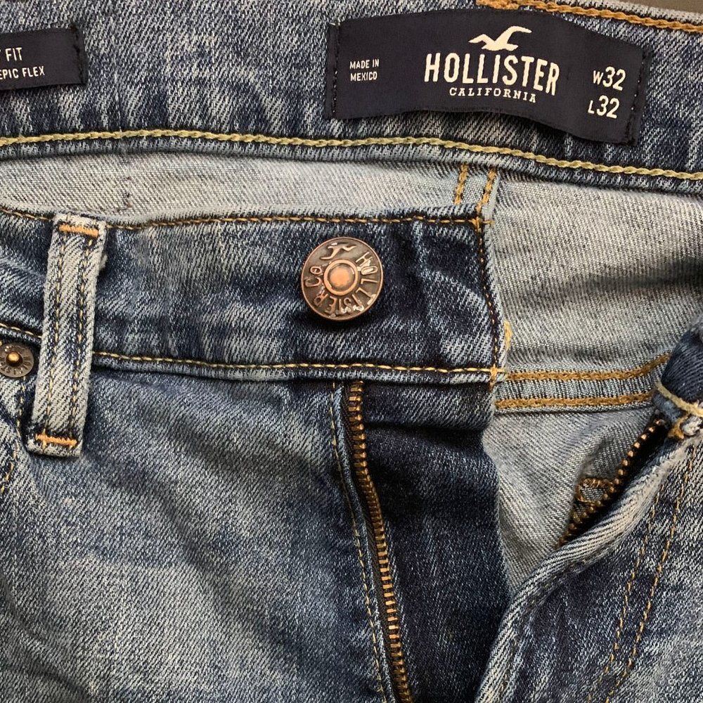 ❤️ Hollister Distressed Jeans - Picture 5 of 5